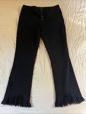 Black Frayed Hem Button-Fly Capri Jeans